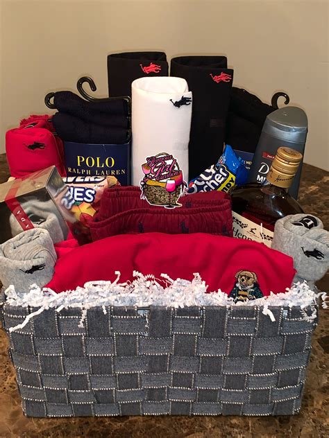what to put in your boyfriend's gift basket